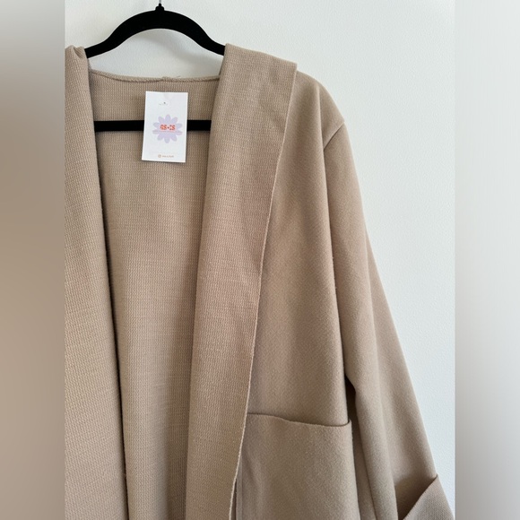 Felt long trench coat in beige perfect and on trend  for fall - Picture 3 of 11